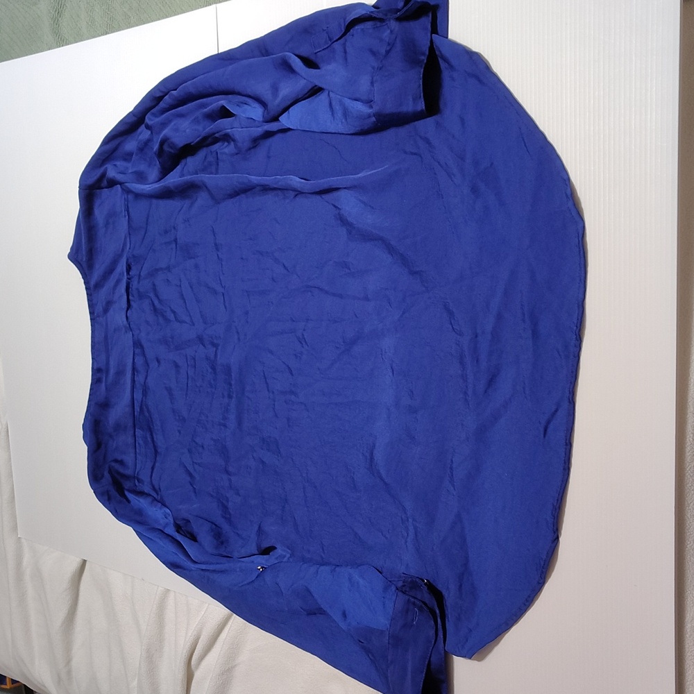 Apt. 9 Cobalt Blue Silky Flowy Blouse with Gold Hardware Size XL - Picture 7 of 9